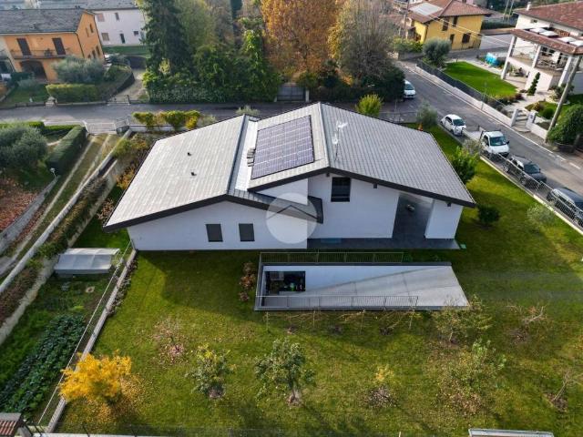 Villa in vendita a Cazzago San Martino BS