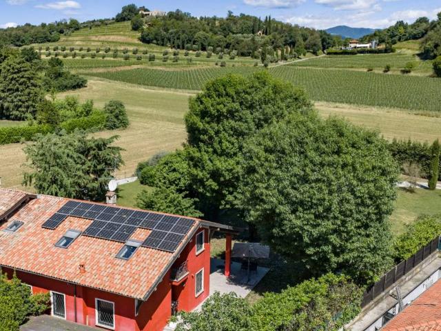 Villa in vendita a Cazzago San Martino BS