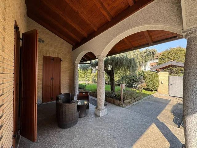 Villa in vendita a Cabiate CO