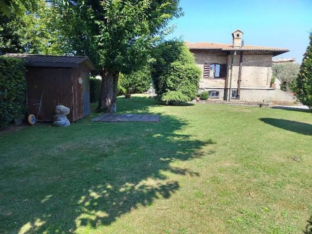 Villa in vendita a Cabiate CO
