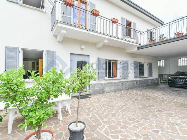 Villa in vendita a Cabiate CO
