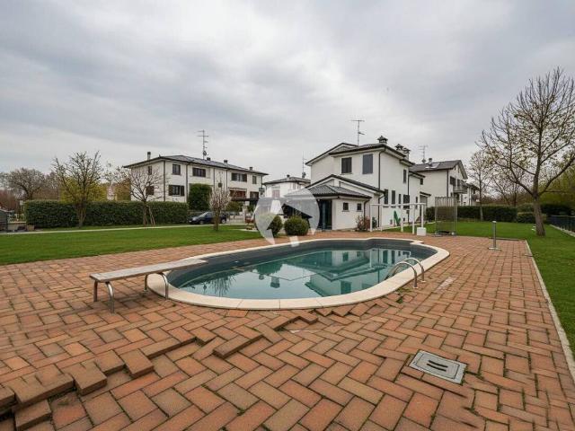 Villa in vendita a Cadelbosco di Sopra RE