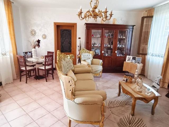 Villa in vendita a Cadelbosco di Sopra RE