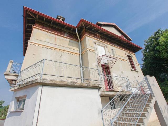 Villa in vendita a Cadorago CO
