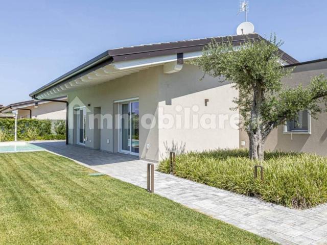 Villa in vendita a Cadorago CO