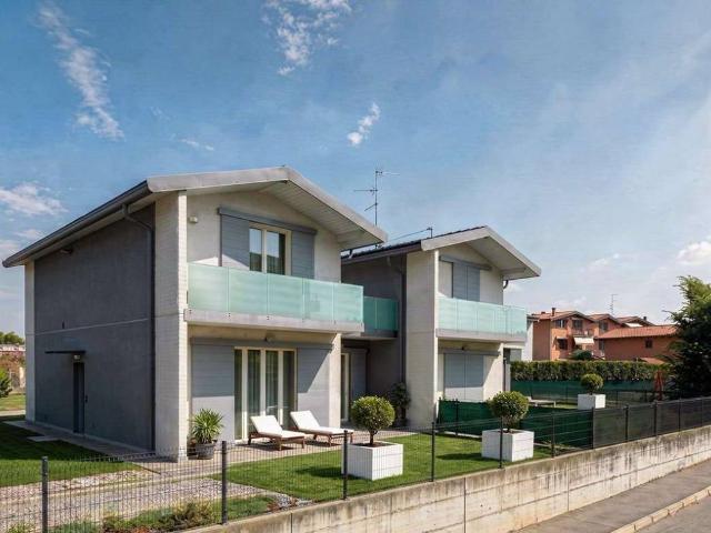Villa in vendita a Cadorago CO
