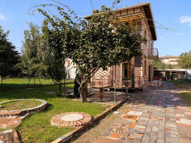 Villa in vendita a Cadorago CO