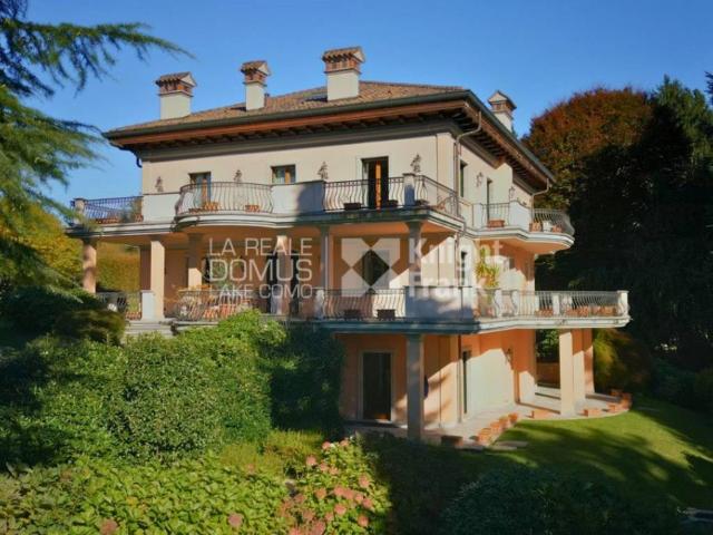 Villa in vendita a Cadorago CO