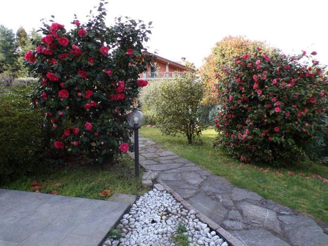 Villa in vendita a Cadrezzate con Osmate VA