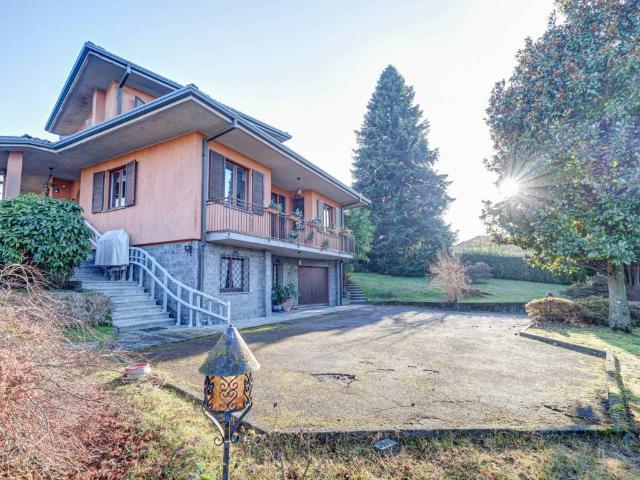 Villa in vendita a Cadrezzate con Osmate VA
