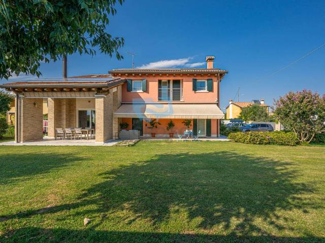 Villa in vendita a Caerano di San Marco TV