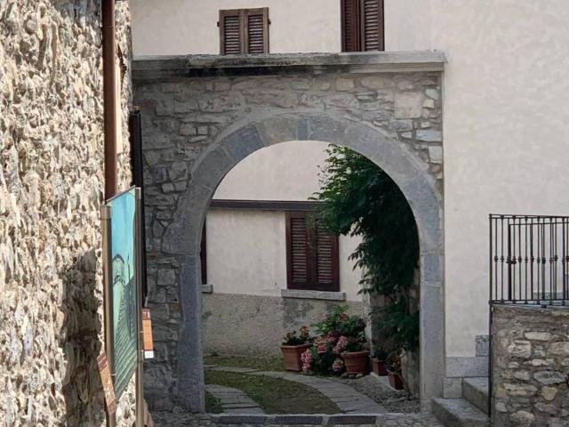 Villa in vendita a Caglio CO