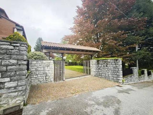 Villa in vendita a Caglio CO