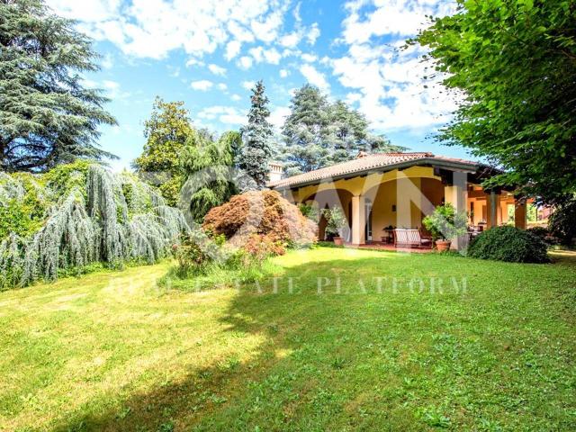 Villa in vendita a Cairate
