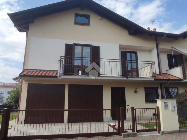Villa in vendita a Cairate VA
