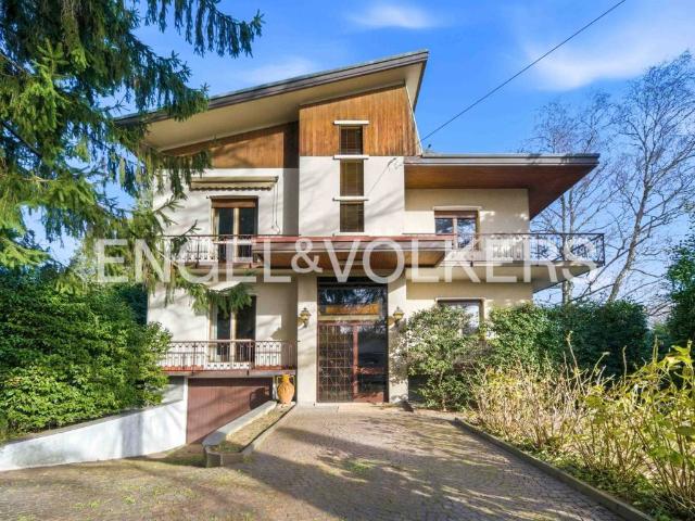 Villa in vendita a Cairate VA