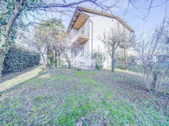 Villa in vendita a Cairate VA