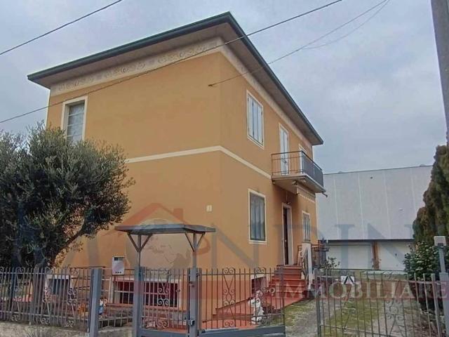 Villa in vendita a Cairate VA