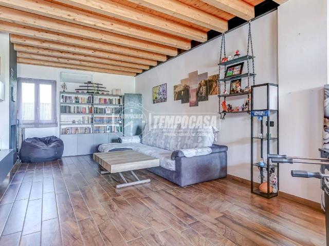 Villa in vendita a Cairate VA