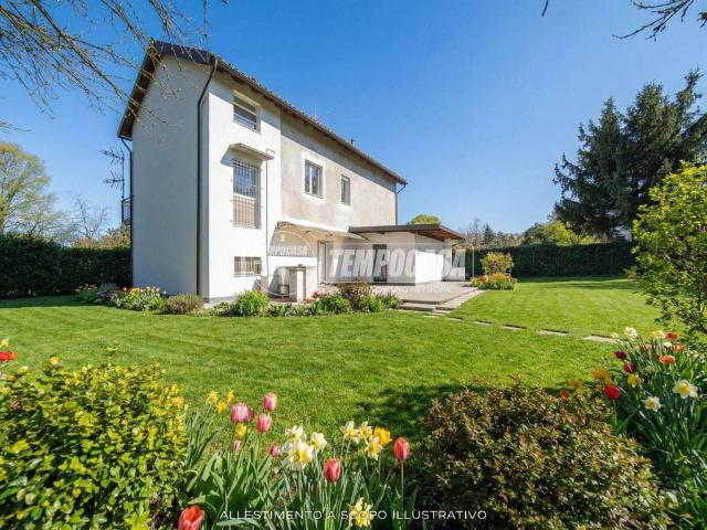 Villa in vendita a Cairate VA