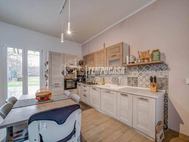 Villa in vendita a Cairate VA