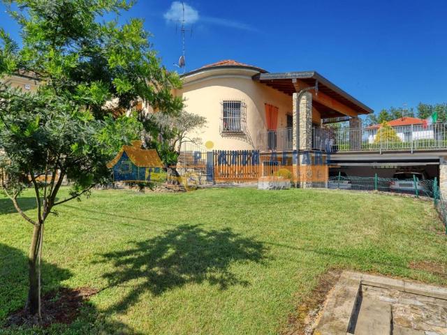 Villa in vendita a Cairate VA