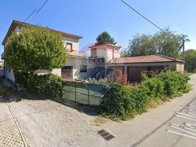 Villa in vendita a Cairate VA