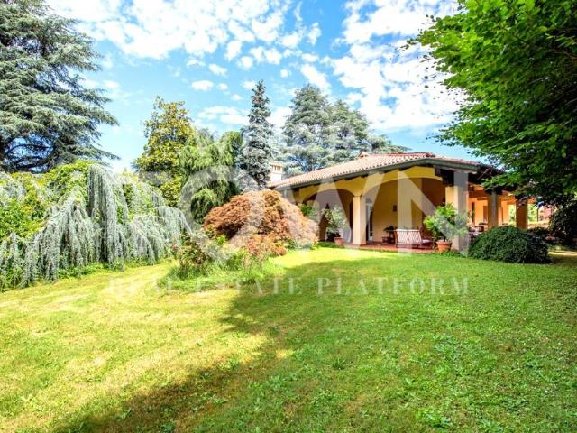 Villa in vendita a Cairate VA