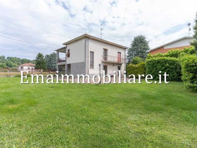 Villa in vendita a Cairate VA
