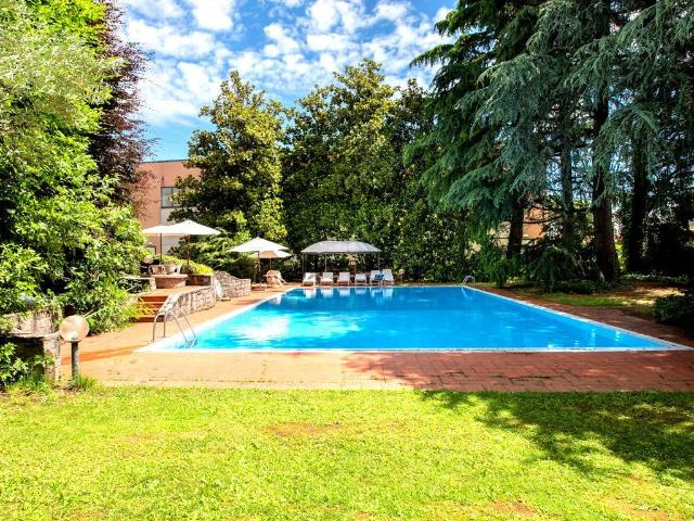 Villa in vendita a Cairate VA