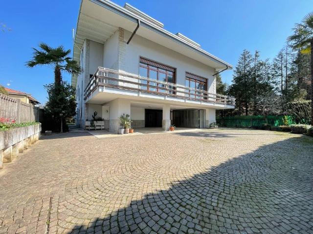 Villa in vendita a Cairate VA