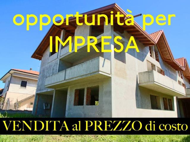 Villa in vendita a Cairate VA