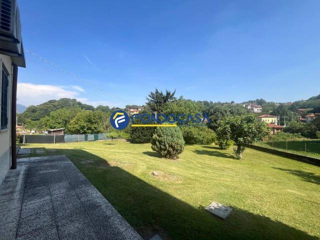 Villa in vendita a Calco LC