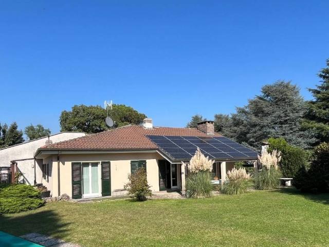 Villa in vendita a Calco LC