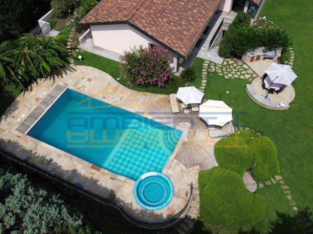Villa in vendita a Calco LC