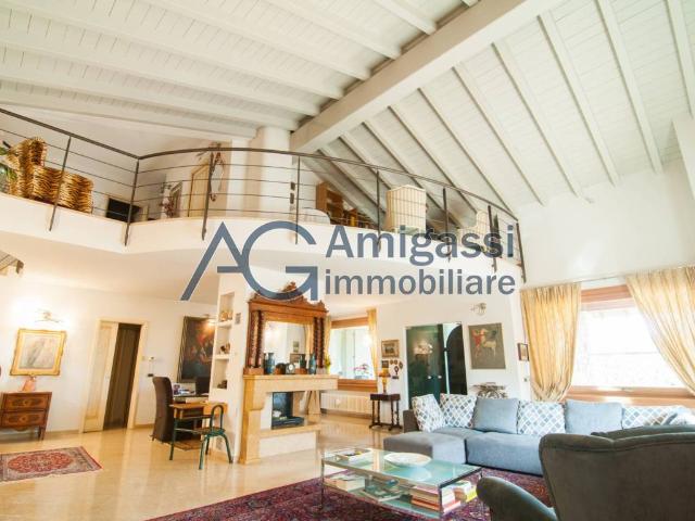 Villa in vendita a Calcinate BG
