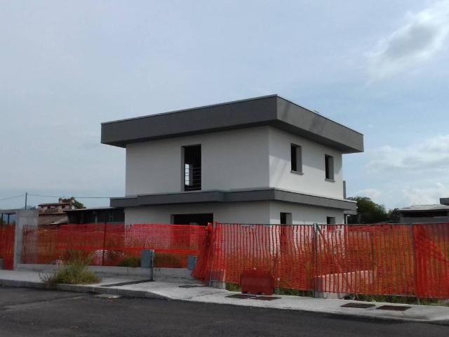 Villa in vendita a Calcinate BG