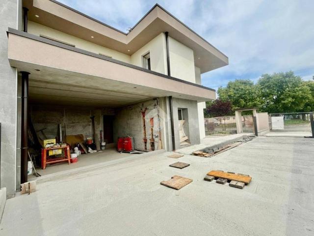Villa in vendita a Calcinate BG