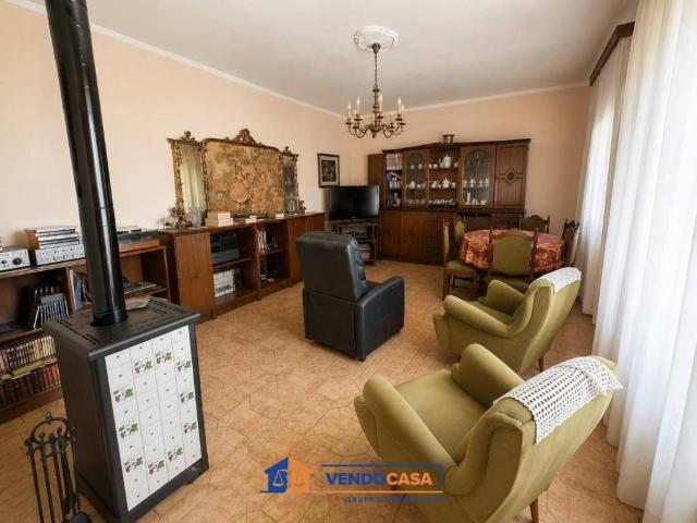 Villa in vendita a Calamandrana AT