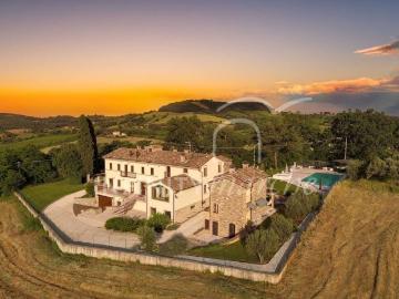 Villa in vendita a Caldarola MC
