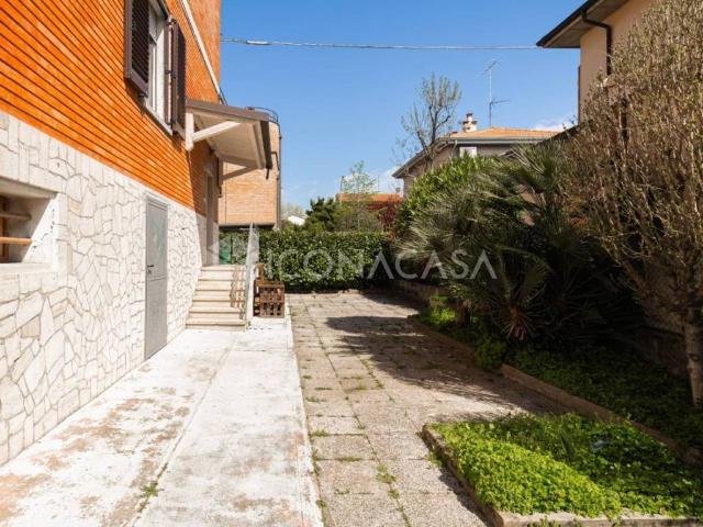 Villa in vendita a Calderara di Reno BO