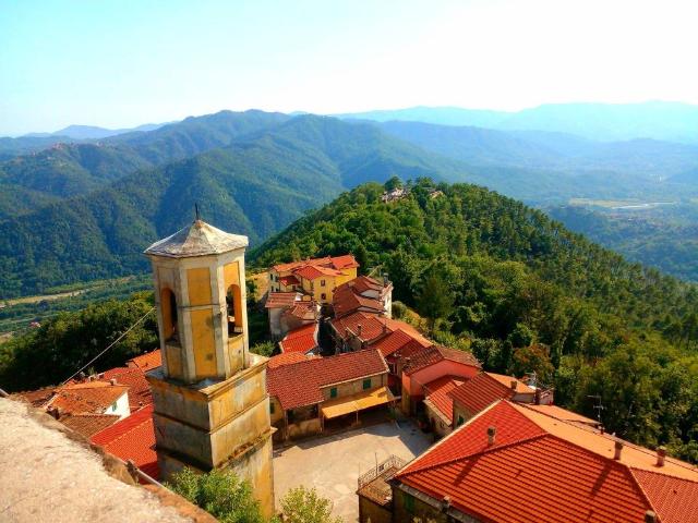 Villa in vendita a Calice al Cornoviglio SP
