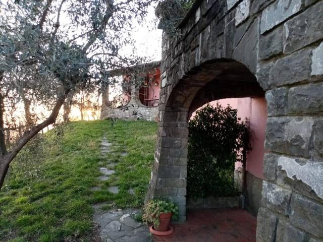 Villa in vendita a Calice al Cornoviglio SP