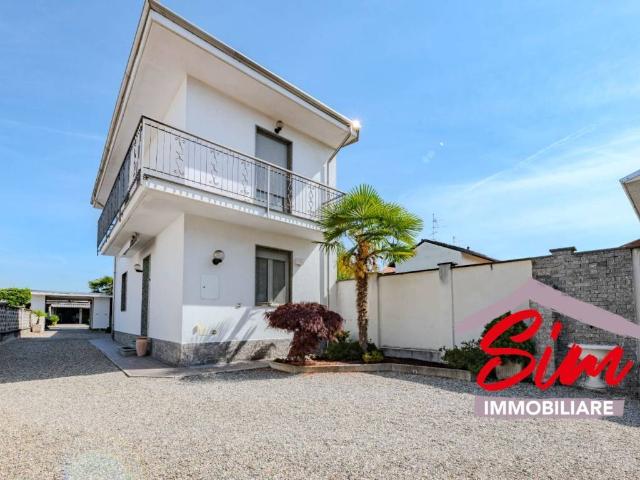 Villa in vendita a Caltignaga NO