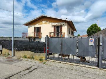 Villa in vendita a Caltignaga NO