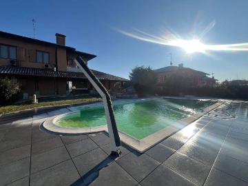 Villa in vendita a Caltignaga NO