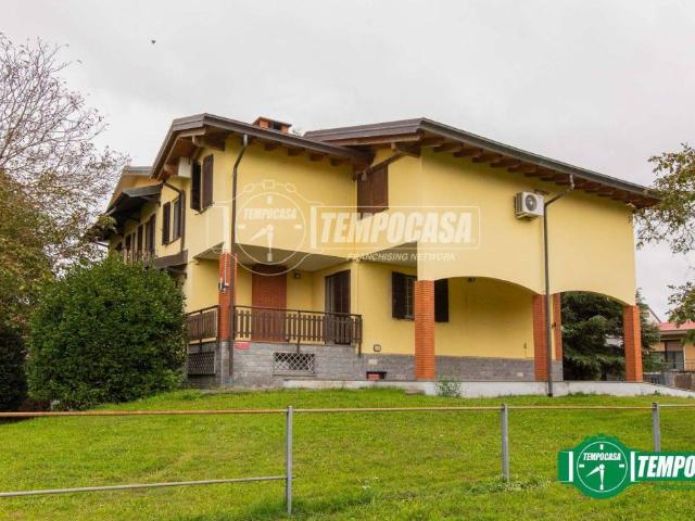 Villa in vendita a Caltignaga NO