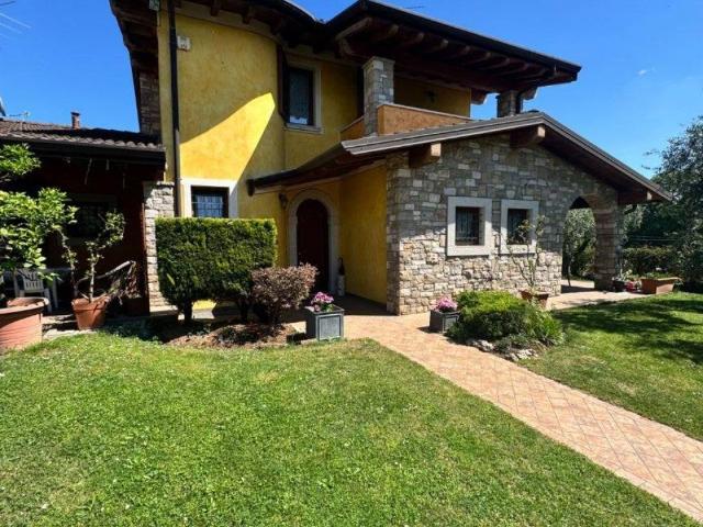 Villa in vendita a Calvagese della Riviera BS