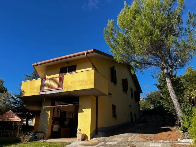 Villa in vendita a Calvi dell'Umbria TR