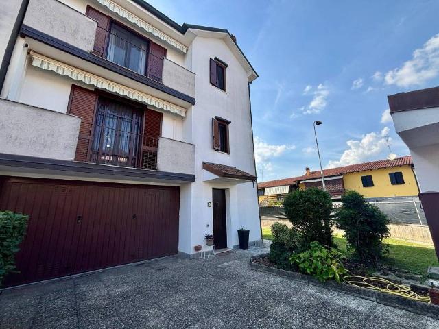 Villa in vendita a Calvignasco MI